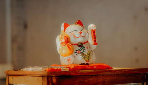【2026年最新】風水で金運アップ！部屋のレイアウト完全ガイド｜方位・色・インテリアの配置術